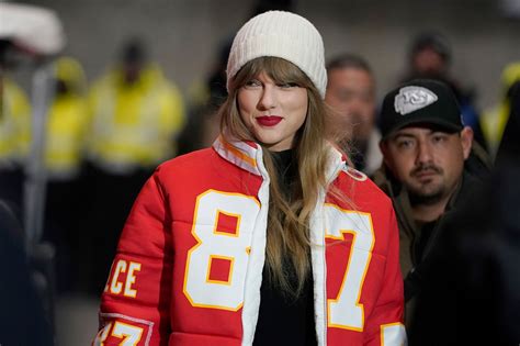 Taylor Swift nfl outfits